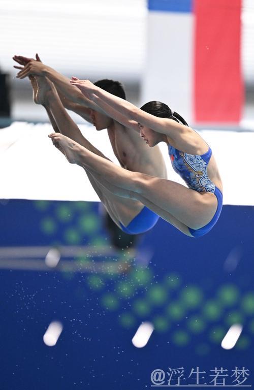 中国队勇夺世锦赛混合双人10米跳台金牌 中国队勇夺世锦赛混合双人10米跳台金牌