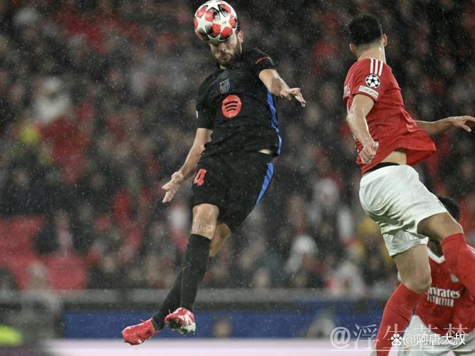 “欧冠奇景!巴萨因乌龙球逆转:掩面倒地,8万球迷震惊” “欧冠奇景!巴萨因乌龙球逆转:掩面倒地,8万球迷震惊”