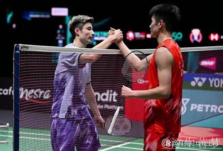 石宇奇直落两局战胜周天成，闯入中国羽毛球公开赛男单决赛