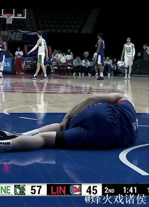 崔永熙因伤提前退场 离场前拿下2分4篮板3助攻